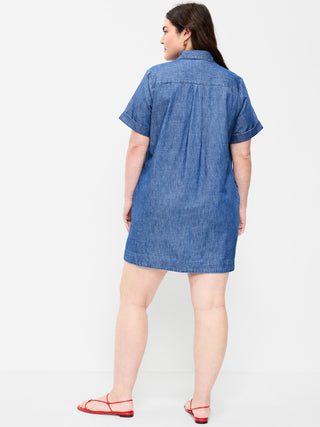 Minivestido camisero con botones.