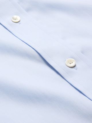 Camisa de vestir de corte estándar antiarrugas.
