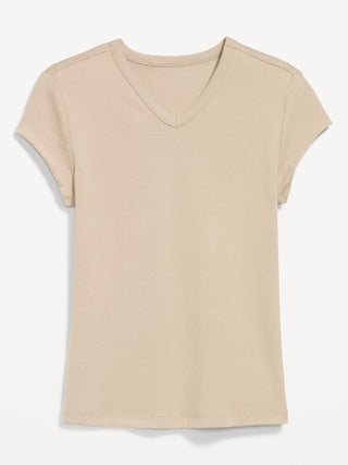 Camiseta ajustada con cuello en V alto.