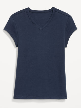 Camiseta ajustada con cuello en V alto.