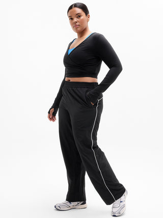 Camiseta Deportiva con Detalle Cruzado