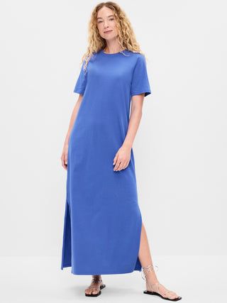 Vestido largo vintage con cuello redondo.
