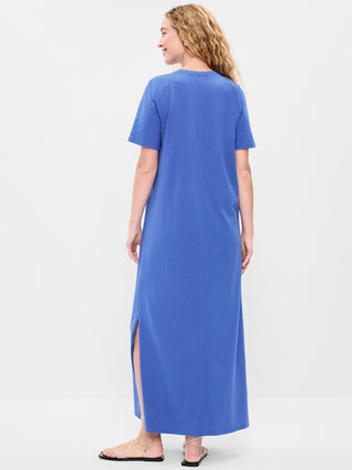 Vestido largo vintage con cuello redondo.