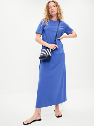 Vestido largo vintage con cuello redondo.