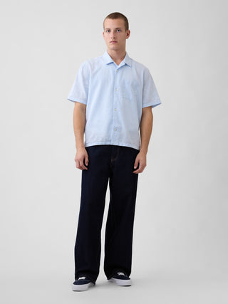 Camisa holgada de lino y algodón con dobladillo recto.