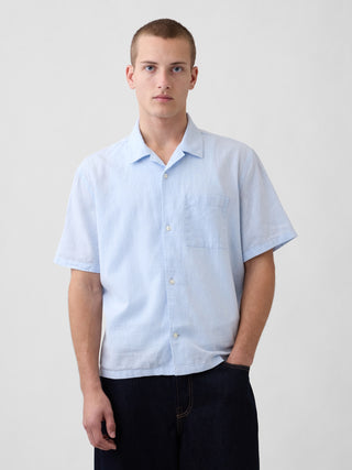 Camisa holgada de lino y algodón con dobladillo recto.