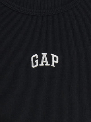 Camiseta moderna con logo Rib Gap.
