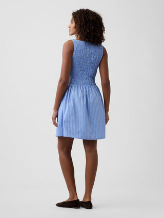 Minivestido fruncido con cuello barco.