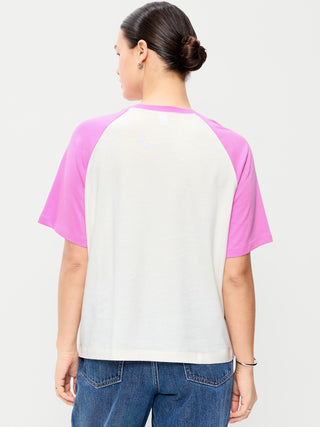 Camiseta raglán vintage con cuello redondo.