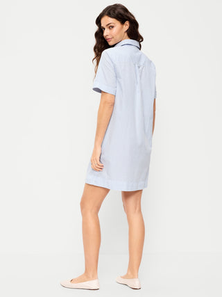 Minivestido camisero con botones.