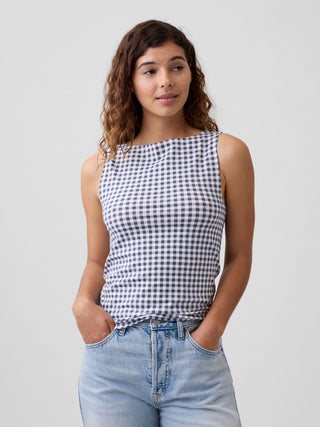 Camiseta sin mangas con cuello barco.