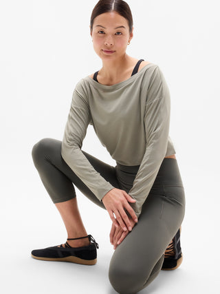 Camiseta Deportiva Manga Larga con Hombro Descubierto