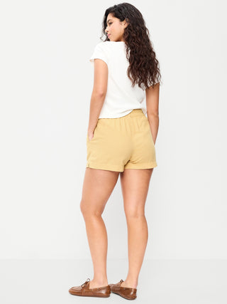 High-waisted shorts with elastic waistband