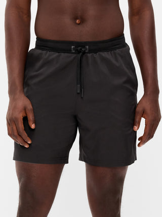 Shorts de baño híbridos: entrepierna de 7 pulgadas.