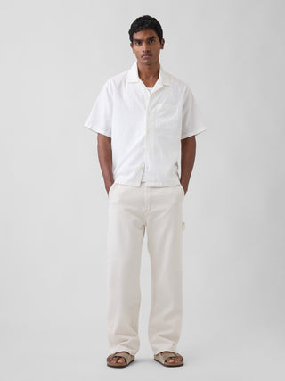 Camisa holgada de lino y algodón con dobladillo recto.