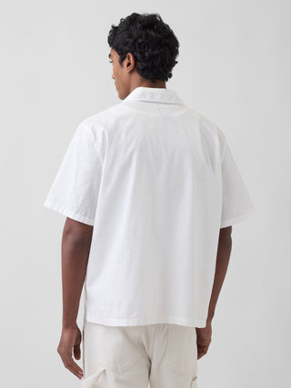 Camisa holgada de lino y algodón con dobladillo recto.