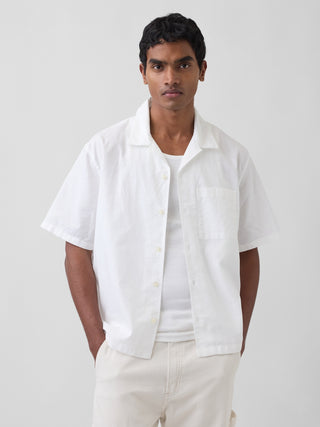 Camisa holgada de lino y algodón con dobladillo recto.
