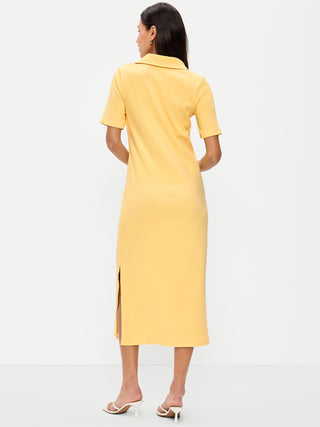 Vestido midi tipo polo de manga corta.