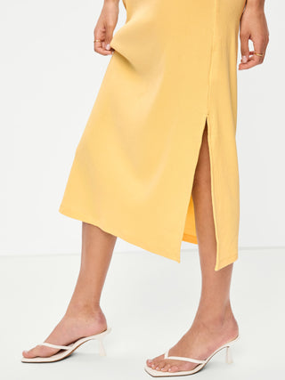 Vestido midi tipo polo de manga corta.