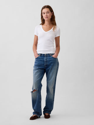 Camiseta moderna con cuello en V.