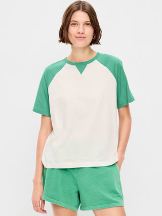 Camiseta raglán vintage con cuello redondo.