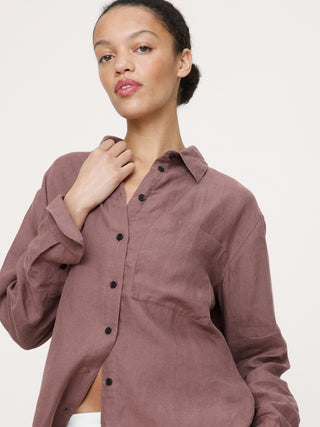 La camisa de lino extragrande.