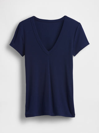 Camiseta moderna con cuello en V.