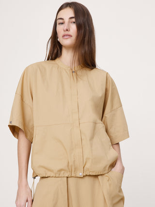 Top de algodón elástico con mangas abullonadas.