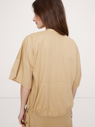 Top de algodón elástico con mangas abullonadas.