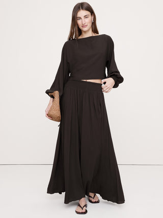 Top fruncido de georgette con cuello barco.