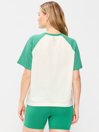 Camiseta raglán vintage con cuello redondo.