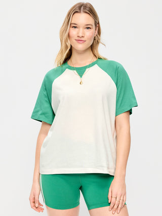 Camiseta raglán vintage con cuello redondo.