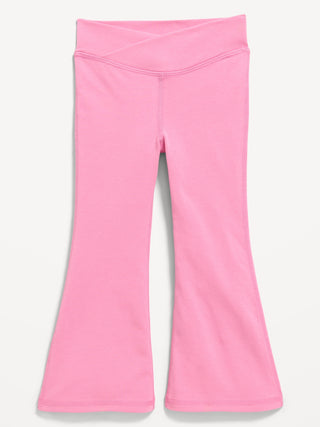 Leggings acampanados cruzados PowerChill para niñas pequeñas.