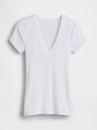 Camiseta moderna con cuello en V.