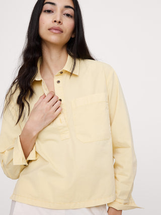 Camisa oversize de sarga de algodón con popover.