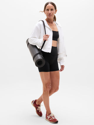 Pantalón corto Elation de talle ultra alto de 5".