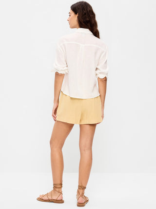 High-waisted shorts with elastic waistband