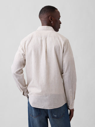 Camisa de mezcla de lino con corte estándar.