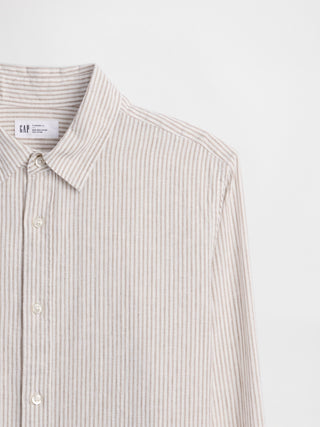 Camisa de mezcla de lino con corte estándar.