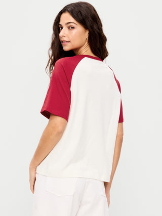 Camiseta raglán vintage con cuello redondo.