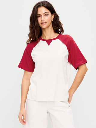 Camiseta raglán vintage con cuello redondo.