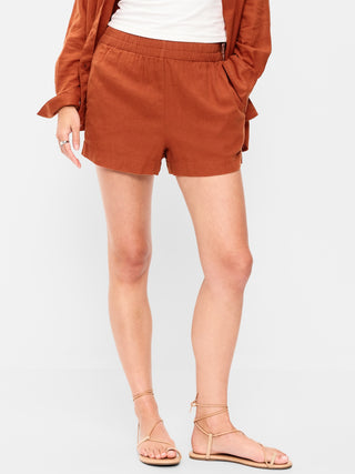 High-waisted shorts with elastic waistband
