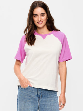 Camiseta raglán vintage con cuello redondo.
