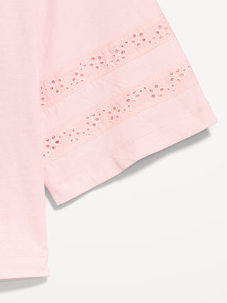 Camiseta corta con ribete de encaje y cuello redondo vintage.