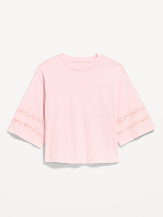 Camiseta corta con ribete de encaje y cuello redondo vintage.