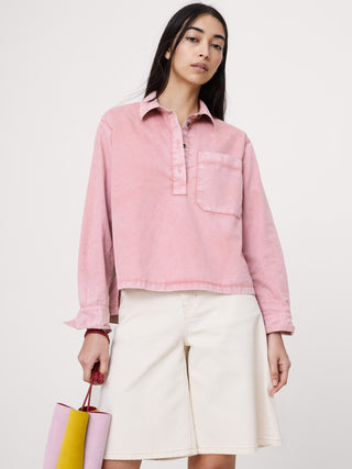 Camisa oversize de sarga de algodón con popover.