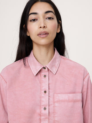 Camisa oversize de sarga de algodón con popover.