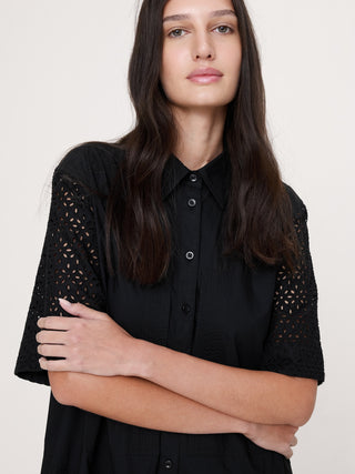Vestido camisero largo trapecio con ojales.