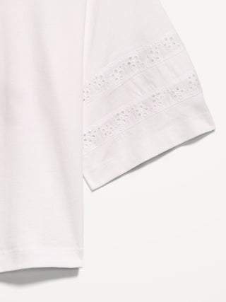 Camiseta corta con ribete de encaje y cuello redondo vintage.