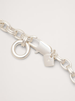 Pulsera mini de cadena con eslabones ovalados dobles.